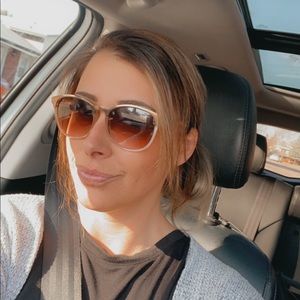 Meet your Posher, Roxann